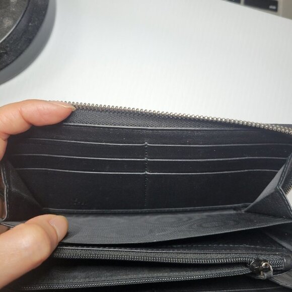 GUCCI  embossed leather logo zip around long wallet black - Picture 6 of 15